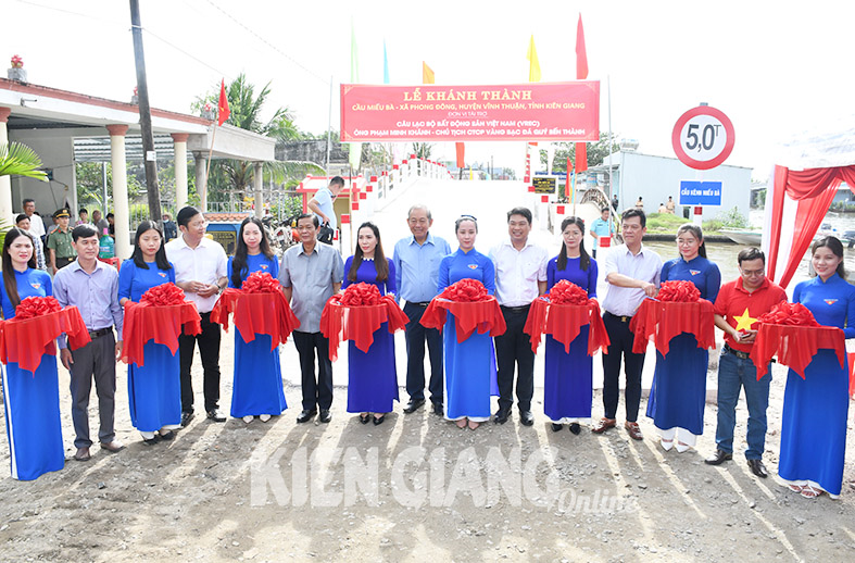 Nguyên Phó Thủ tướng Trương Hòa Bình dự lễ khánh thành cầu Miếu Bà